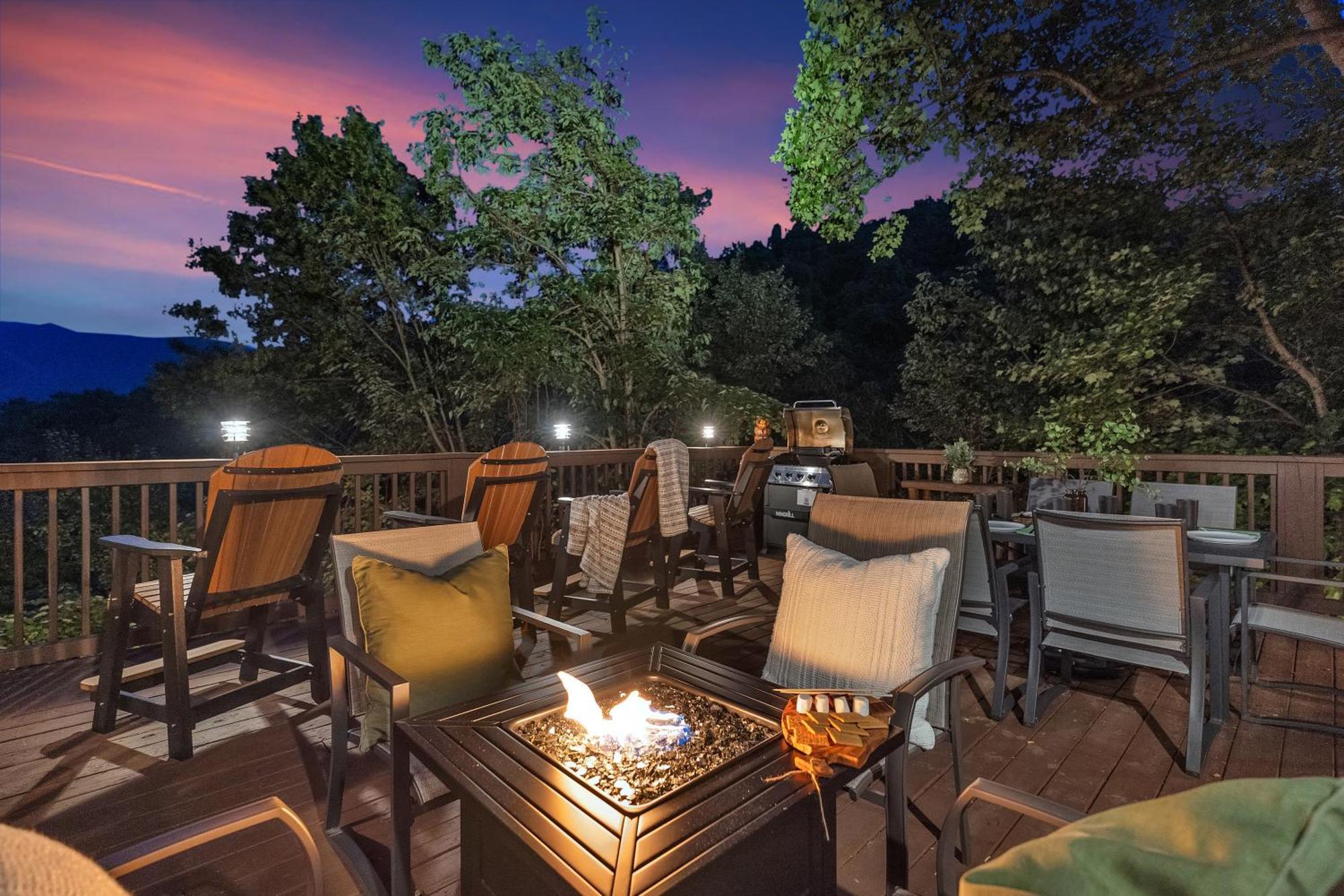 Family Chalet With Sauna, Hottub, Heavenly Views! Mins To Downtown! Гатлинбург Экстерьер фото