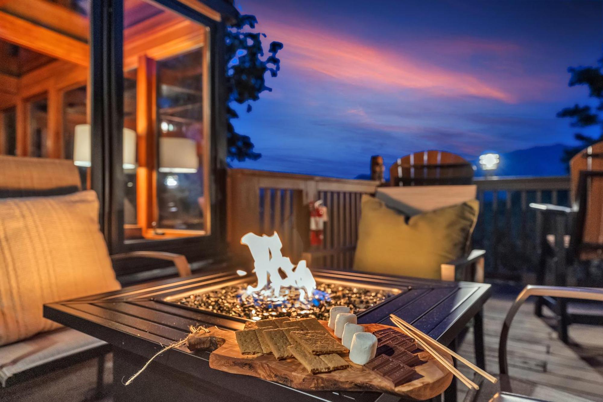 Family Chalet With Sauna, Hottub, Heavenly Views! Mins To Downtown! Гатлинбург Экстерьер фото