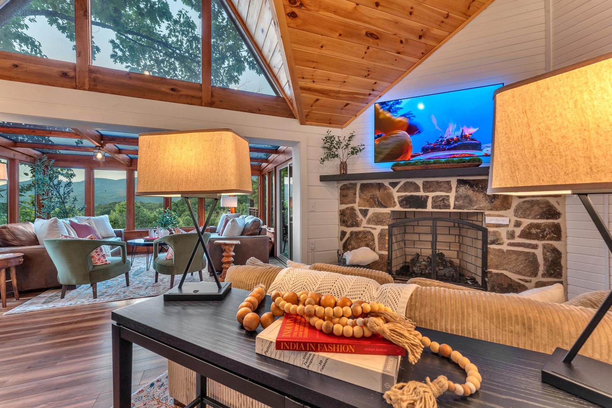 Family Chalet With Sauna, Hottub, Heavenly Views! Mins To Downtown! Гатлинбург Экстерьер фото
