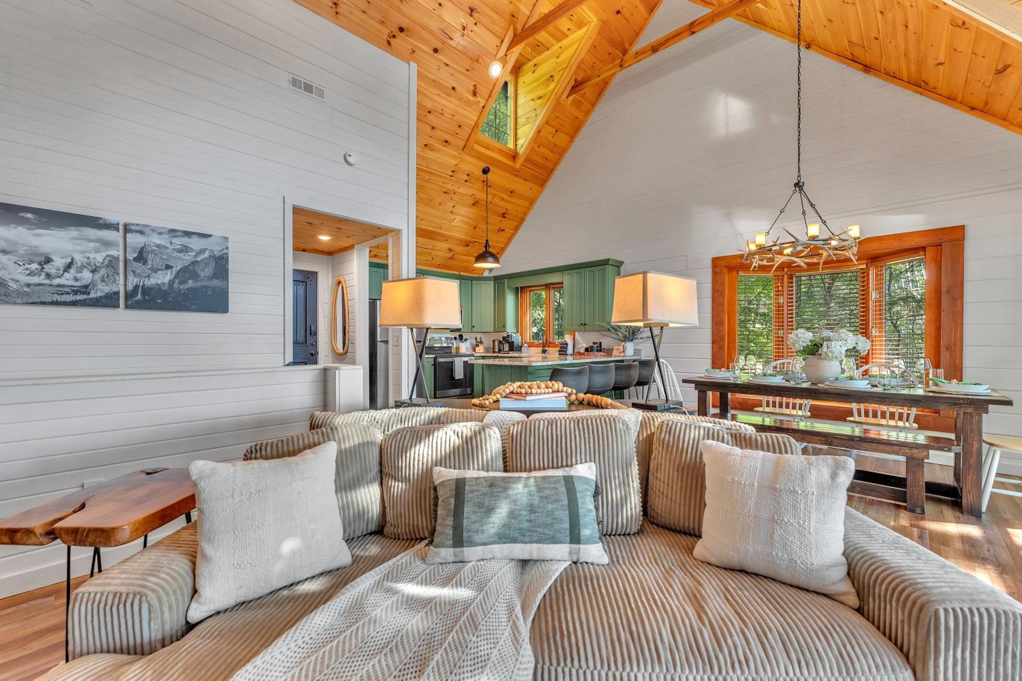 Family Chalet With Sauna, Hottub, Heavenly Views! Mins To Downtown! Гатлинбург Экстерьер фото